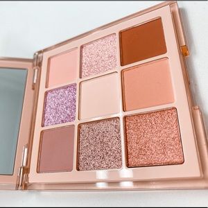 HUDA BEAUTY NUDE LIGHT